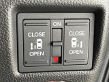 【両側パワースライドドア】スマートキーや運転席のスイッチで後席両側スライドドアの開閉が可能♪電動だから力を入れてドアを開ける必要が無く、小さなお子様でも簡単に開け閉めでき快適です♪