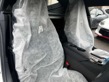 運転席・アルカンターラ本革コンビスポーツシート・シートヒーター・パワーシート。
