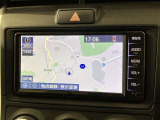 【トヨタ純正SDナビゲーション装備】純正品だから使いやすい!フルセグTV視聴可能で室内も快適♪地図データが古くなってきたら全国トヨタディーラーで更新(有料)も簡単にできます♪