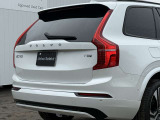 ◆バック/万が一を考え、安全性を重視する方に選ばれているVOLVO車。ドアを開閉するとその重み・厚みに驚くはず