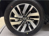 アルミホイール付き!「純正」なので車のデザインともマッチしています。お洒落は足元から。。。といいますから♪