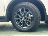 純正アルミホイール。タイヤサイズは225/65R17です。