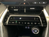 【オートエアコン】「AUTO」スイッチで車内の温度を一定に保ってくれるオートエアコン。快適装備の代名詞。もちろんマニュアル操作も可能ですよ。