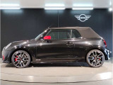 気密性の高いMINIは外観のかわいらしさとは裏腹に、外の雑音を遮り、高級感のある快適なドライブをお楽しみいただけます。