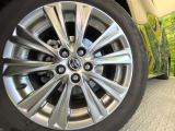 【純正アルミ18インチホイール】外観にマッチした純正アルミホイールを装着しております。各種社外アルミホイールや、スタッドレスタイヤも取扱いしております。是非ご相談ください♪