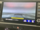 【バックカメラ】運転が苦手な方も車庫入れラクラクです!ギアをリバースに入れれば自動的に切り換わりますので、面倒な操作は不要です♪狭い駐車場もお車を傷つけず安心ですね!