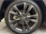 「トヨタ純正アルミホイール」を装着!純正なので車のデザインともマッチしています。高級感やスポーティーさを際立たせてくれます。