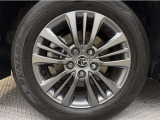 アルミホイール付き!「純正」なので車のデザインともマッチしています。