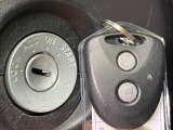 【キーレス】少し離れた場所からでもボタン一つでドアの開錠・施錠ができるのでとっても便利!ドアの鍵穴周りに傷をつけることもありません♪