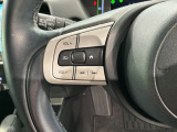 ステアリングにオーディオ操作スイッチが付いています。オーディオ画面に直接タッチしなくても操作が出来ますので、運転に集中できます。