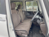運転席シート廻りは使用感も少なく、良好な状態となっています。前オーナー様が丁寧に使っていたことがよくわかりますね。