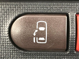【パワースライドドア】スマートキーや運転席のスイッチでスライドドアの開閉が可能♪電動だから力を入れてドアを開ける必要が無く、小さいお子様でも、重い荷物を持っている時もラクに開け閉めできます♪