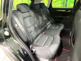 後部座席も気になるようなキズ・汚れやへたり等、大きなダメージはなく、良好な状態です。