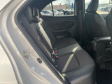 後部座席も気になるようなキズ・汚れやへたり等、大きなダメージはなく、良好な状態です。