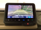 バックモニター付きで、車庫入れやバック時の後方確認をサポート。