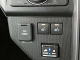 運転席と助手席には寒い時にうれしいシートヒーターが装備されてます。
