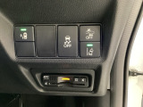 Hondaセンシング用の、VSA解除とレーンキープアシストシステムのメインスイッチなどはハンドルの右側に装備しています。その下にETCがついています。高速道路の料金所の通過も楽々です。