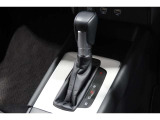 扱いやすい位置に配置されたフロアオートマチックです☆CVTを採用で滑らかでスムーズな走りが楽しめますよ♪