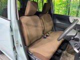 運転席シート廻りは使用感も少なく、良好な状態となっています。丁寧に使われていたことがよくわかりますね。