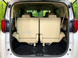 普段のお買い物や通勤、送迎等に十分な荷室スペースを確保しております。セカンドシートを倒すと、大きな荷物の積載も可能です♪