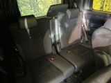 3列目シートはもちろん状態良好☆大人でもゆったりと座って頂けますので、大人数でのお出かけもラクラクです♪ご家族で、気の知れた仲間で、ドライブに行くのが楽しみですね♪