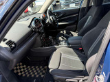 輸入車ならではの心地よく体にフィットするシート。長距離も疲れにくい、ロングドライブも快適です。