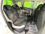後部座席も気になるようなキズ・汚れやへたり等、大きなダメージはなく、良好な状態です。