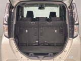 トランクスペースの画像になります。