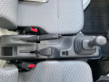 シフトノブの位置がステアリングに近くて、運転しやすいですよ♪♪