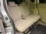 後部座席も気になるようなキズ・汚れやへたり等、大きなダメージはなく、良好な状態です。