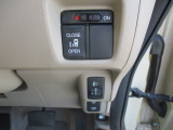 パワースライドドアは運転席にあるスイッチによる操作も可能です。