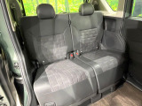 後部座席も気になるようなキズ・汚れやへたり等、大きなダメージはなく、良好な状態です。