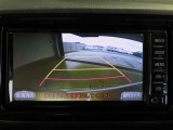 バックガイドモニターで、後方を確認しながら安心して駐車することができます。運転初心者も熟練者も必須の機能ですよ!