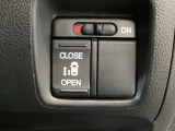 【片側パワースライドドア】片側がパワースライドドアになっており、運転席のスイッチやスマートキーでも開閉が可能です!開口部も広いので乗り降りも楽々♪