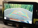 【バックカメラ】駐車時に後方がリアルタイム映像で確認できます。大型商業施設や立体駐車場での駐車時や、夜間のバック時に大活躍!運転スキルに関わらず、今や必須となった装備のひとつです!
