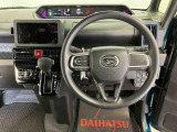 収納も充実、操作性良好なハンドルまわりです。また気持ちよくお乗り頂くために、徹底したルームクリーニングも実施しております。