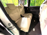 後部座席も気になるようなキズ・汚れやへたり等、大きなダメージはなく、良好な状態です。