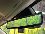【デジタルインナーミラー】後席の大きな荷物や同乗者で後方が確認しづらい時でも安心!カメラが撮影した車両後方の映像をルームミラー内に表示。クリアな視界で状況の確認が可能です!