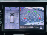 アラウンドビューモニター。前後左右の4つのカメラで車を上から見たような映像をナビ画面に映すので人や物を確認できとても安全です。