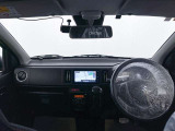 落ち着いたカラーの内装で、ゆったりと運転したい方に。
