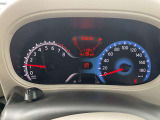 視認性の高いメーターで運転情報を的確に把握できます