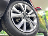 【純正18インチアルミホイール】外観にマッチした純正アルミホイールを装着しております。各種社外アルミホイールや、スタッドレスタイヤも取扱いしております。是非ご相談ください♪