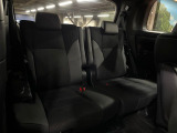 3列目シートはもちろん状態良好☆大人でもゆったりと座って頂けますので、大人数でのお出かけもラクラクです♪ご家族で、気の知れた仲間で、ドライブに行くのが楽しみですね♪