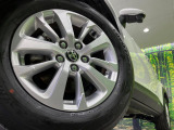 【純正16インチアルミホイール】外観にマッチした純正アルミホイールを装着しております。各種社外アルミホイールや、スタッドレスタイヤも取扱いしております。是非ご相談ください♪