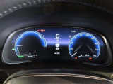 とっても見やすいメーターです。夜間時はラグジュアリーな気分にさせてくれる照明が魅力ですので、夜のドライブも楽しみになりますよ♪