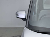 【ウインカー付ドアミラー】視認性が上がり、車・バイク事故防止にもつながります。