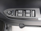 パワーウィンドゥ 運転席ドアスイッチ照明付です。電動格納ミラーも手元でワンモーションで可能です。