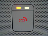 SOSコールは急病時やあおり運転被害などの危険を感じた時スイッチを押すと専門のオペレータに繋がって警察や消防への連携をサポートしてくれます。万が一の事故発生時にはエアバッグ展開と連動して自動通報します。