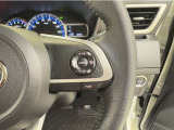 レーダークルーズコントロールを搭載しております。前車との距離をレーダーで測り一定の車間距離とスピードを保つとても便利な機能です。高速道路で楽に安心安全です!