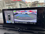 車を真上から見ているように、周囲の状況を把握しながら安心して駐車が行えるアラウンドビューモニター装備!
